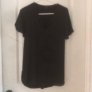 Ann Taylor Short Sleeve flows blouse